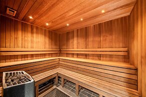 Central 1-bed Apartment With Pool