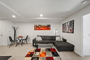 Central 1-bed Apartment With Pool