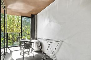 Central 1-bed Apartment With Pool