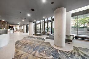Central 1-bed Apartment With Pool