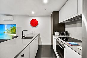 Central 1-bed Apartment With Pool
