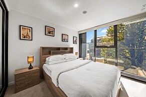 Central 1-bed Apartment With Pool
