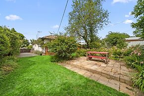 Comfortable 3-bed Haven Near Canberra Attractions