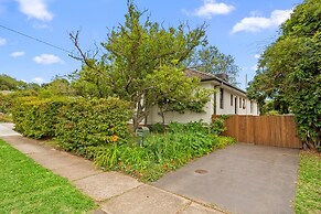 Comfortable 3-bed Haven Near Canberra Attractions