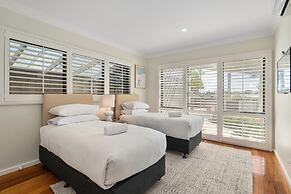 Luxurious 3-bed Home With Outdoor Spa