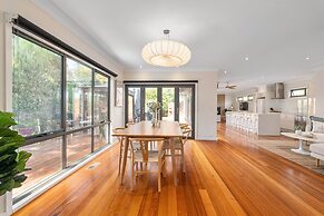 Luxurious 3-bed Home With Outdoor Spa