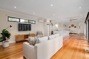 Luxurious 3-bed Home With Outdoor Spa