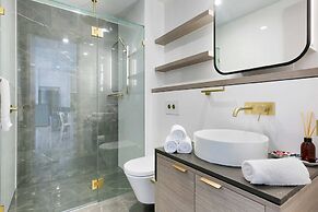 Oceanfront 3-bed With Stunning Views, Pool & Sauna
