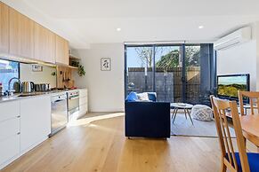 Cosy 1-bed With Private Balcony By Showgrounds