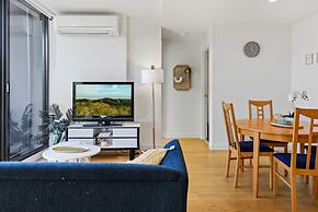 Cosy 1-bed With Private Balcony By Showgrounds