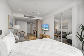 Chic Studio Stay Near Cafes and Coastline