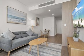 Chic Studio Stay Near Cafes and Coastline