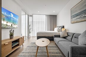 Chic Studio Stay Near Cafes and Coastline
