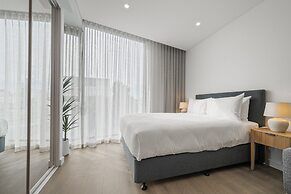 Chic Studio Stay Near Cafes and Coastline
