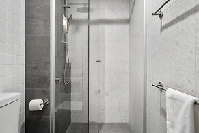 Chic Studio Stay Near Cafes and Coastline