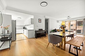 Spacious 2-bed Apartment Near Parramatta CBD