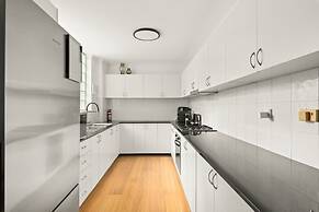Spacious 2-bed Apartment Near Parramatta CBD