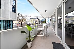 Sleek South Yarra 2-bed With Alfresco Dining