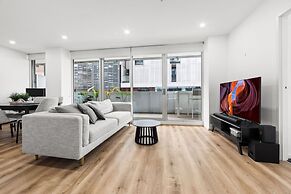 Sleek South Yarra 2-bed With Alfresco Dining