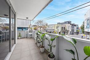 Sleek South Yarra 2-bed With Alfresco Dining