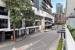 Sleek South Yarra 2-bed With Alfresco Dining