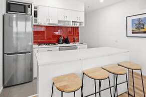 Sleek South Yarra 2-bed With Alfresco Dining
