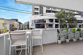 Sleek South Yarra 2-bed With Alfresco Dining
