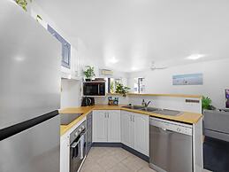2-bed Escape With Pool, Steps From Torquay Beach