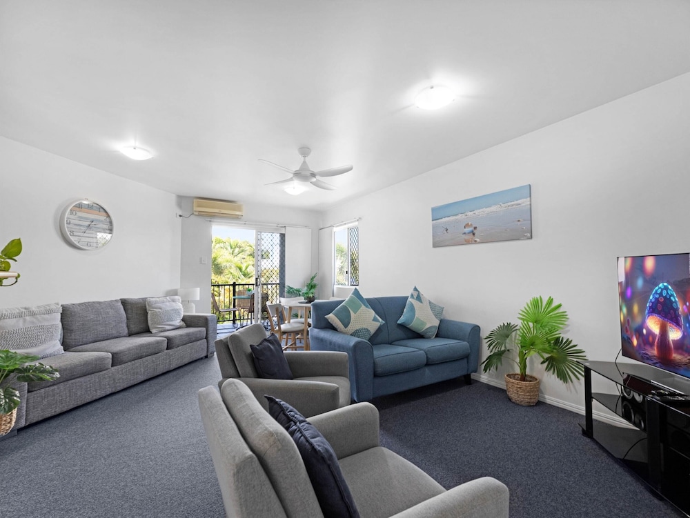 2-bed Escape With Pool, Steps From Torquay Beach