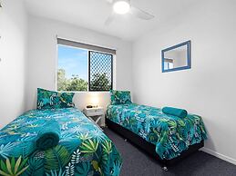 2-bed Escape With Pool, Steps From Torquay Beach
