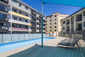 Central East Perth Flat With Pool & Gym Access