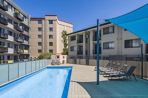 Central East Perth Flat With Pool & Gym Access
