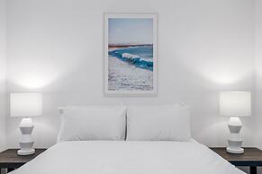 Oceanview 2-bed With Pool, Sauna, Gym & Parking