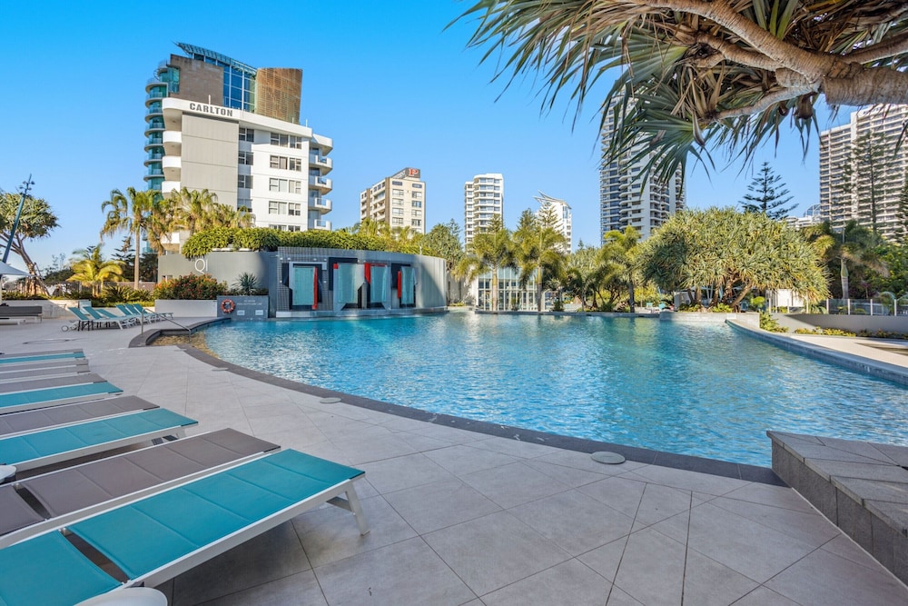 Oceanview 2-bed With Pool, Sauna, Gym & Parking