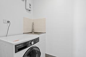 Stylish 2-bed Apartment With Rooftop BBQ Access