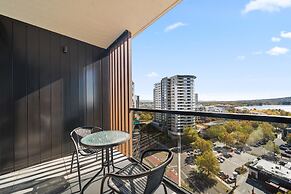 Sleek 2-bed Apartment With Rooftop Garden Access