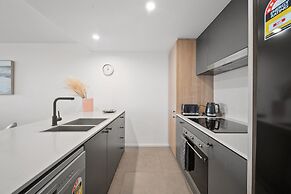Sleek 2-bed Apartment With Rooftop Garden Access