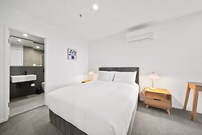 Sleek 2-bed Apartment With Rooftop Garden Access