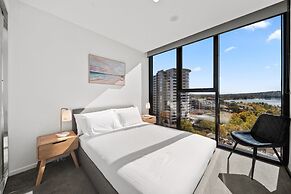 Sleek 2-bed Apartment With Rooftop Garden Access