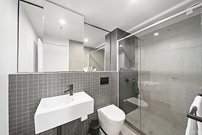 Sleek 2-bed Apartment With Rooftop Garden Access