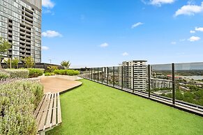 Sleek 2-bed Apartment With Rooftop Garden Access