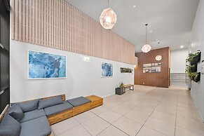 Sleek 2-bed Apartment With Rooftop Garden Access