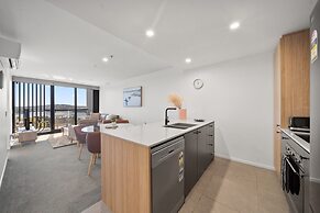 Sleek 2-bed Apartment With Rooftop Garden Access