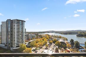Sleek 2-bed Apartment With Rooftop Garden Access