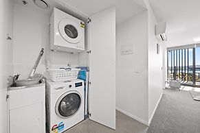 Sleek 2-bed Apartment With Rooftop Garden Access