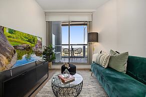High-rise Balcony Unit With City Views, Gym, Pool