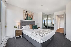High-rise Balcony Unit With City Views, Gym, Pool