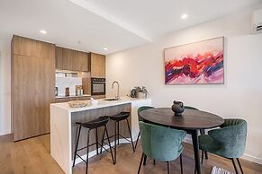 High-rise Balcony Unit With City Views, Gym, Pool