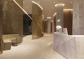 High-rise Balcony Unit With City Views, Gym, Pool
