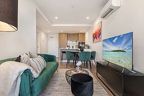 High-rise Balcony Unit With City Views, Gym, Pool